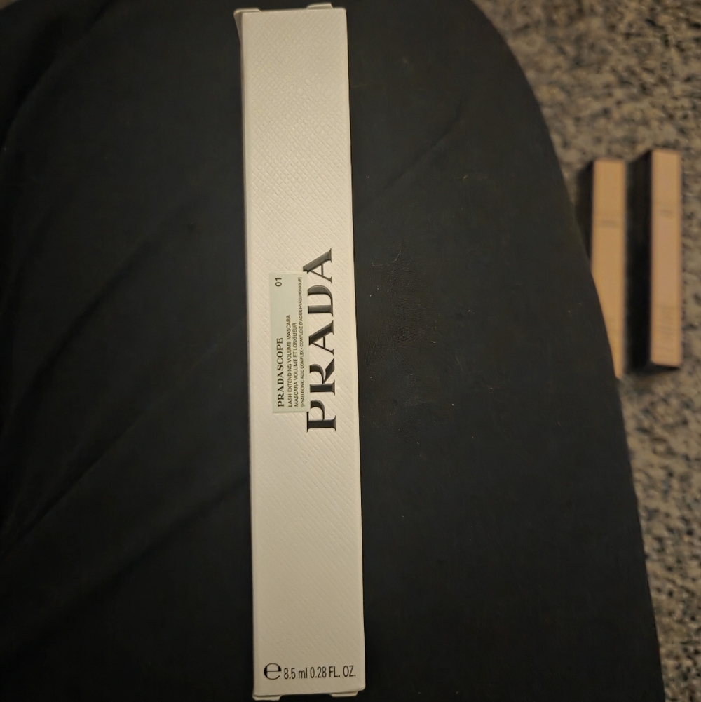 Prada mascara